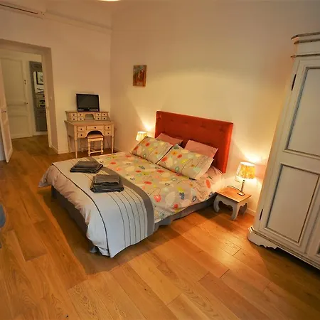 Be Our Guests In Port Le Pin Apartment *