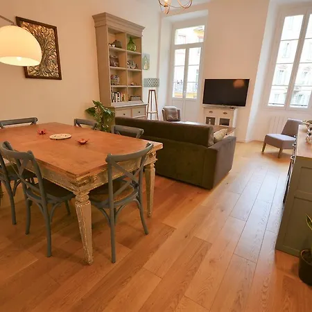 Be Our Guests In Port Le Pin Apartment Nice